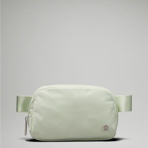Lululemon Everywhere Belt Bag 1L- Kohlrabi Green/White
